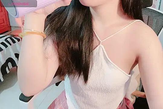 Snapshot of ___Daisy___ chatting on 12, 10, 2025 Daisy online show from 12, 10, 2025