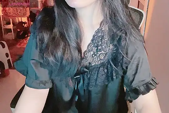 Snapshot of ___Daisy___ chatting on 13, 10, 2025 Daisy online show from 13, 10, 2025