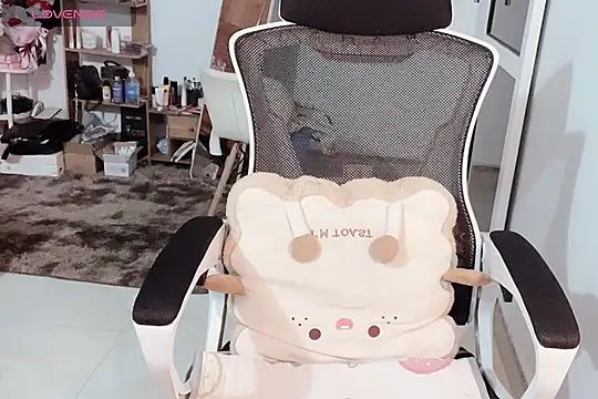 Snapshot of ___Daisy___ chatting on 15, 11, 2025 Daisy online show from 15, 11, 2025