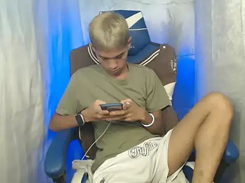 Snapshot of riks_tyler chatting on 26, 10, 2025 riks tyler online show from 26, 10, 2025