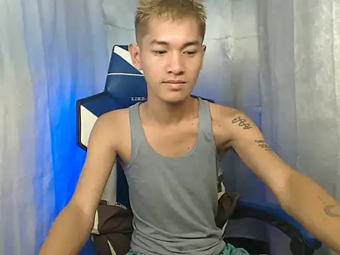 Snapshot of riks_tyler chatting on 29, 10, 2025 riks tyler online show from 29, 10, 2025