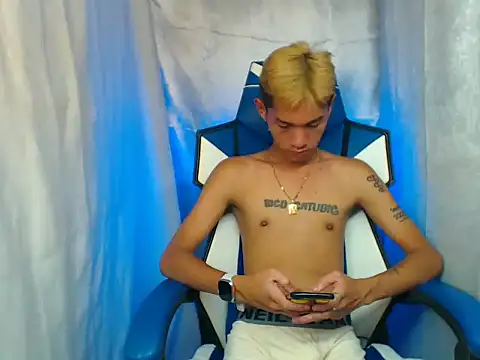 Snapshot of riks_tyler chatting on 11, 11, 2025 riks tyler online show from 11, 11, 2025