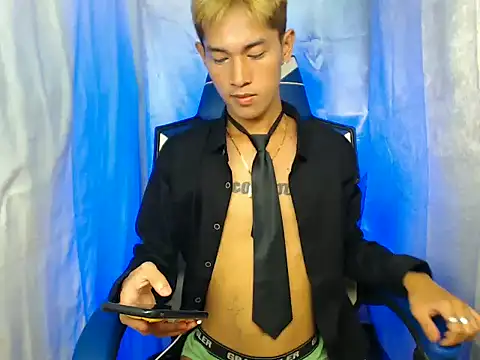 Snapshot of riks_tyler chatting on 12, 11, 2025 riks tyler online show from 12, 11, 2025