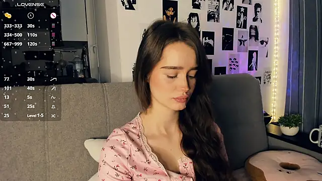 lovelyalivia online show from 16, 12, 2025