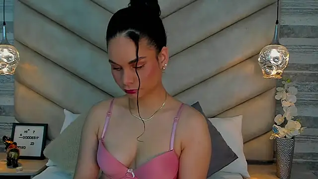 AgathaMendoza online show from 9, 10, 2025