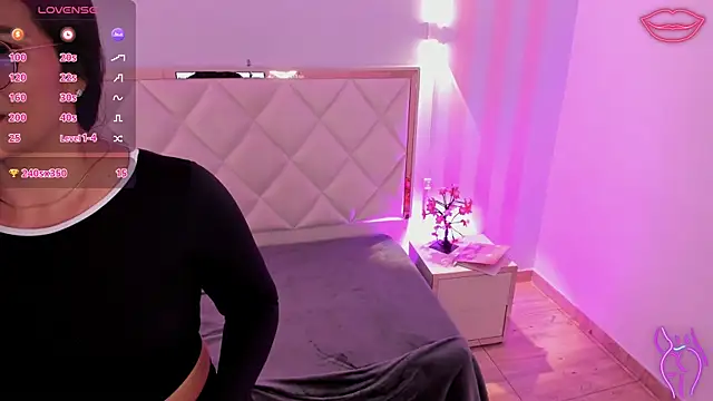 Snapshot of Rosalind_tay chatting on 1, 4, 2026 Rosalind tay online show from 1, 4, 2026