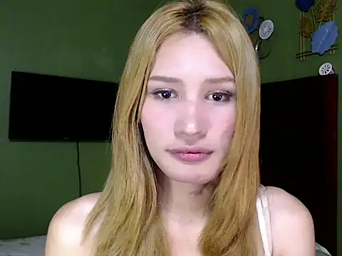 SerenaCortesi online show from 12, 9, 2025