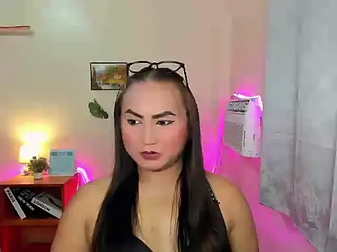 Snapshot of hella_queen chatting on 6, 1, 2026 hella queen online show from 6, 1, 2026