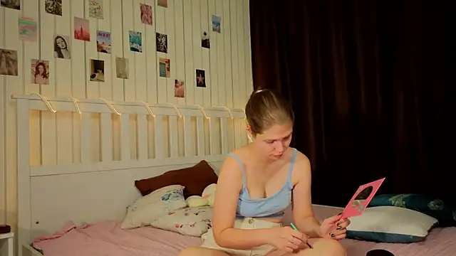 BeatrixCarIeton online show from 20, 12, 2025