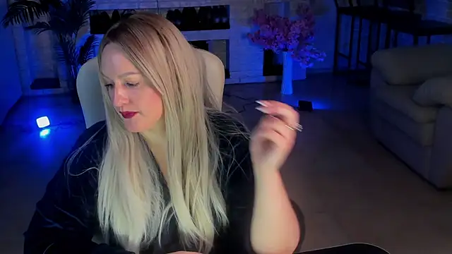 Snapshot of MariemLui chatting on 14, 10, 2025 MariemLui online show from 14, 10, 2025