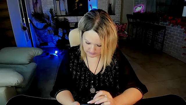 Snapshot of MariemLui chatting on 26, 10, 2025 MariemLui online show from 26, 10, 2025