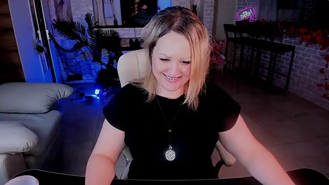 Snapshot of MariemLui chatting on 27, 10, 2025 MariemLui online show from 27, 10, 2025