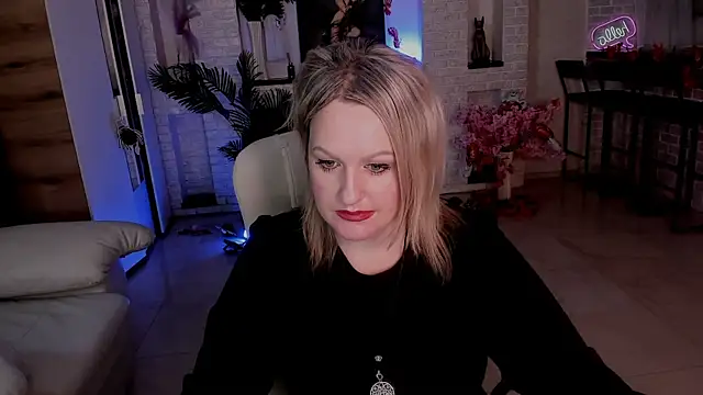 Snapshot of MariemLui chatting on 3, 11, 2025 MariemLui online show from 3, 11, 2025