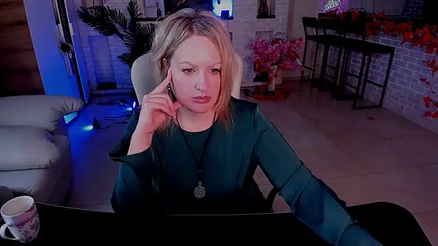 Snapshot of MariemLui chatting on 4, 11, 2025 MariemLui online show from 4, 11, 2025