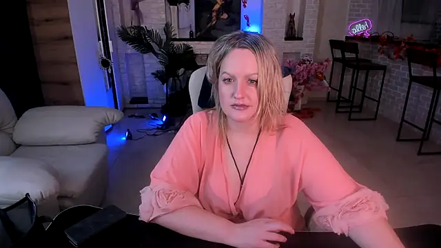 Snapshot of MariemLui chatting on 5, 11, 2025 MariemLui online show from 5, 11, 2025