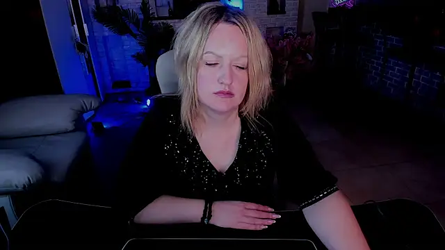 Snapshot of MariemLui chatting on 7, 11, 2025 MariemLui online show from 7, 11, 2025