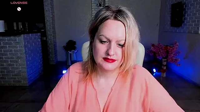 Snapshot of MariemLui chatting on 16, 11, 2025 MariemLui online show from 16, 11, 2025