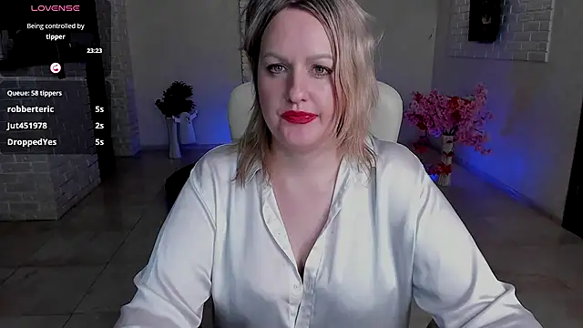 Snapshot of MariemLui chatting on 20, 11, 2025 MariemLui online show from 20, 11, 2025