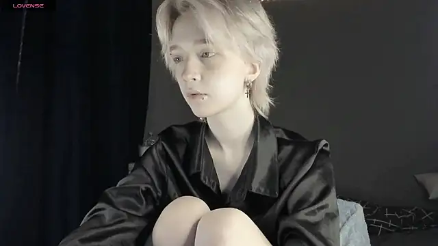 Snapshot of MelissaReis chatting on 16, 12, 2025 MelissaReis online show from 16, 12, 2025