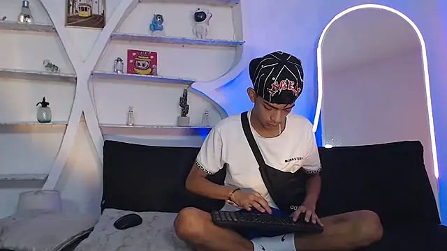 Snapshot of PRETTY_SEX1 chatting on 18, 10, 2025 PRETTY SEX1 online show from 18, 10, 2025