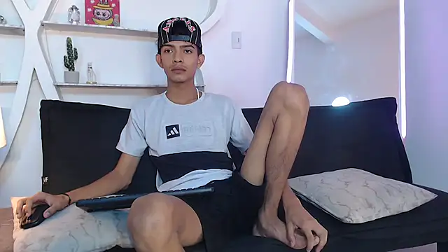 Snapshot of PRETTY_SEX1 chatting on 20, 10, 2025 PRETTY SEX1 online show from 20, 10, 2025