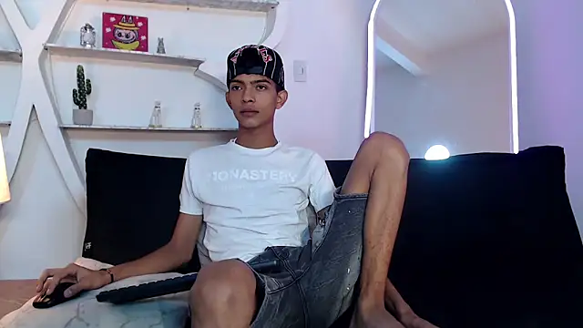 Snapshot of PRETTY_SEX1 chatting on 21, 10, 2025 PRETTY SEX1 online show from 21, 10, 2025