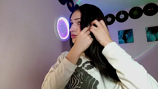 meghan devil  online show from 8, 11, 2025