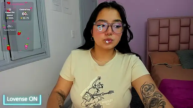 Snapshot of SofiDoll_cg chatting on 22, 10, 2025 SofiDoll cg online show from 22, 10, 2025