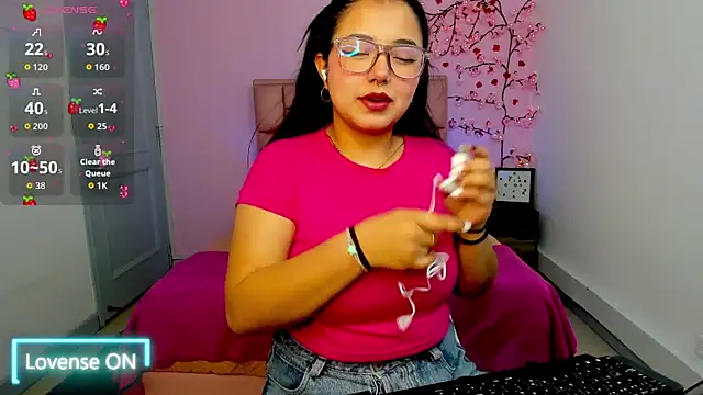 Snapshot of SofiDoll_cg chatting on 12, 11, 2025 SofiDoll cg online show from 12, 11, 2025