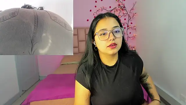 Snapshot of SofiDoll_cg chatting on 19, 11, 2025 SofiDoll cg online show from 19, 11, 2025