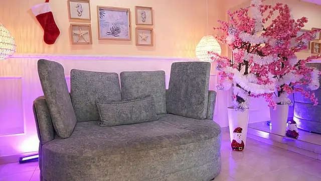 NicoleCrawft online show from 5, 12, 2025