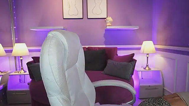 NicoleCrawft online show from 2, 2, 2026