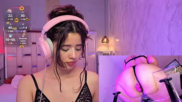 EvelynLips  online show from 21, 11, 2025