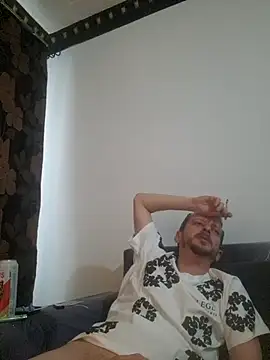 Snapshot of raducori chatting on 1, 3, 2026 raducori online show from 1, 3, 2026