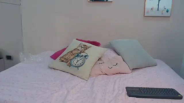 Snapshot of zooombee chatting on 1, 12, 2025 zooombee online show from 1, 12, 2025