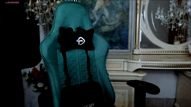 Snapshot of LaraBenson_ chatting on 25, 11, 2025 LaraBenson online show from 25, 11, 2025