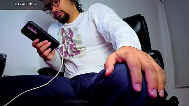 Snapshot of Ernesto-Rodriguez82 chatting on 3, 3, 2026 Ernesto-Rodriguez82 online show from 3, 3, 2026