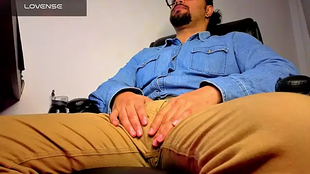 Snapshot of Ernesto-Rodriguez82 chatting on 7, 3, 2026 Ernesto-Rodriguez82 online show from 7, 3, 2026