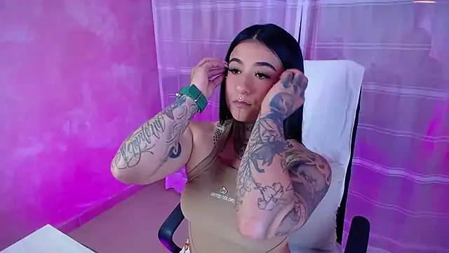 Snapshot of Adri_Tatto_ chatting on 14, 10, 2025 Adri Tatto online show from 14, 10, 2025