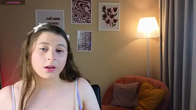 Queen Michelle  online show from 8, 10, 2025