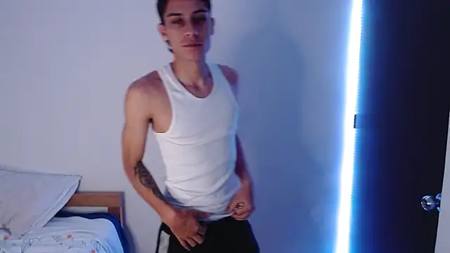 Snapshot of axel_davis_ chatting on 8, 10, 2025 axel davis online show from 8, 10, 2025