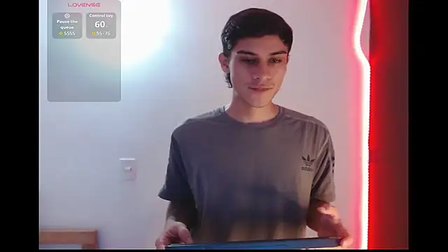 Snapshot of axel_davis_ chatting on 17, 10, 2025 axel davis online show from 17, 10, 2025