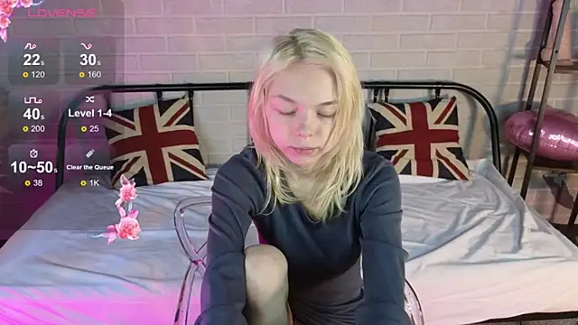 MillaHolt online show from 14, 10, 2025