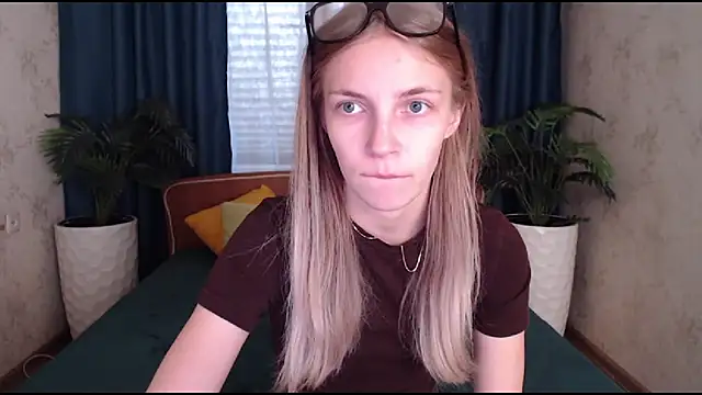 HitGyrl online show from 9, 10, 2025