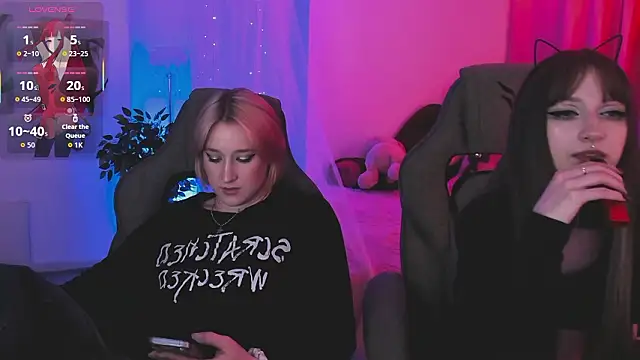 Snapshot of LiliLuna chatting on 4, 3, 2026 LiliLuna online show from 4, 3, 2026