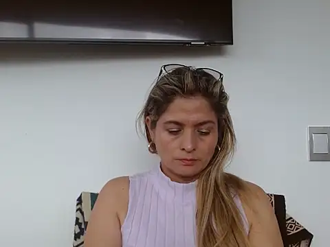 linda-mature43 online show from 29, 10, 2025