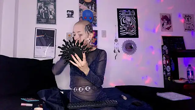 Snapshot of plutonbluemooon333 chatting on 9, 10, 2025 plutonbluemooon333 online show from 9, 10, 2025