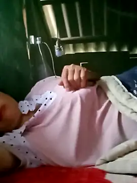 Snapshot of maple694 chatting on 8, 10, 2025 maple694 online show from 8, 10, 2025