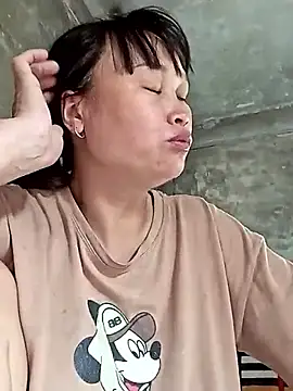 Snapshot of maple694 chatting on 16, 10, 2025 maple694 online show from 16, 10, 2025