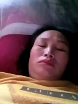 Snapshot of maple694 chatting on 24, 10, 2025 maple694 online show from 24, 10, 2025